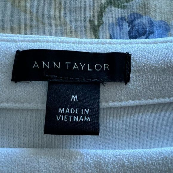 Ann Taylor White Blouse w/Pearl Buttons on Sleeves - Medium - Picture 5 of 6